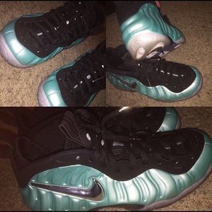 Nike Foams “ Electric Blues “